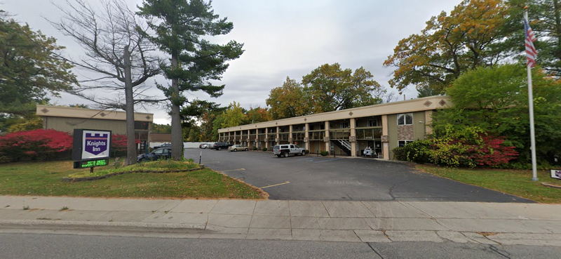 Pine Crest Motel (Knights Inn) - Street View